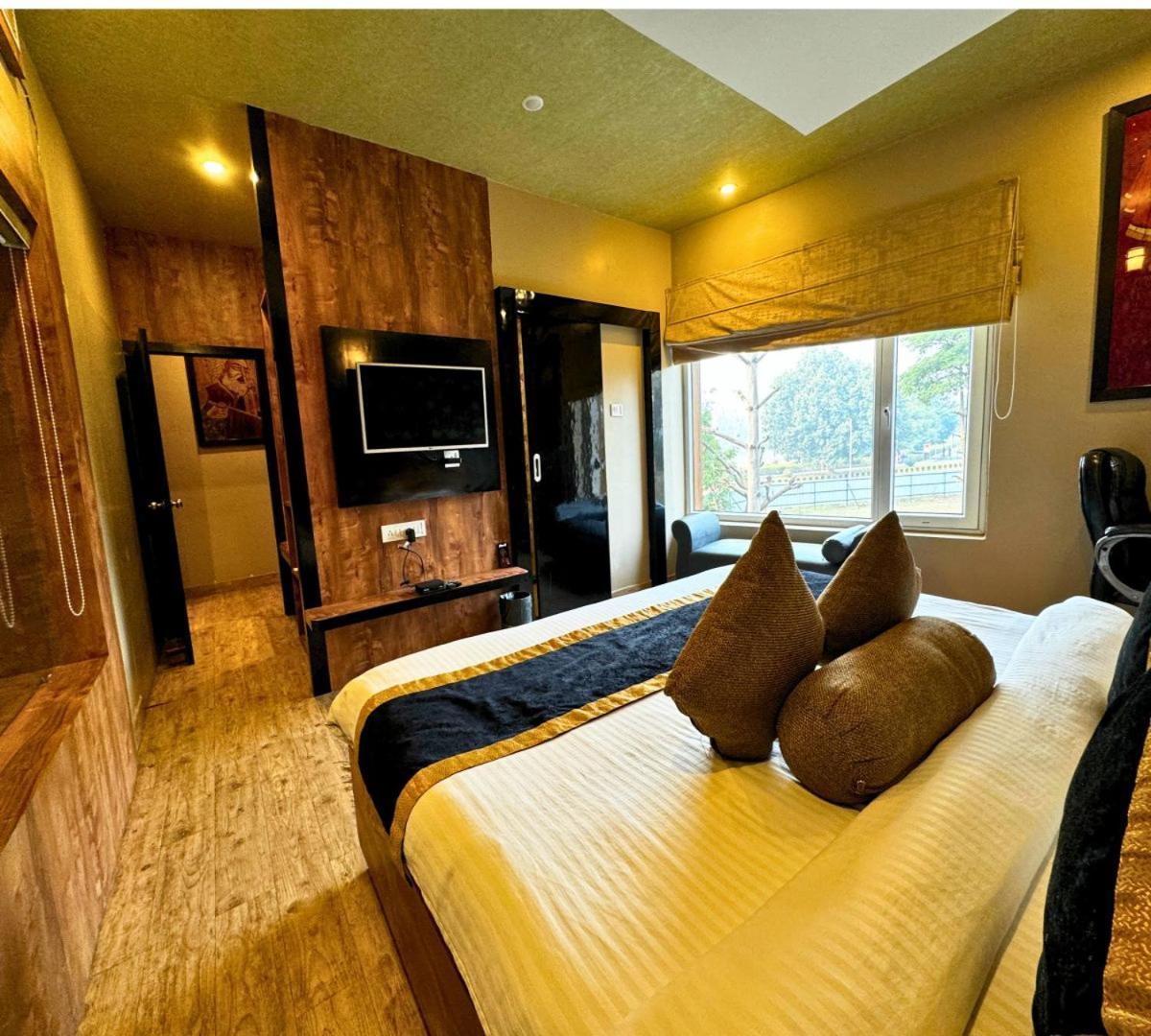 Hotel Runway Inn Pura Raghunath Luaran gambar