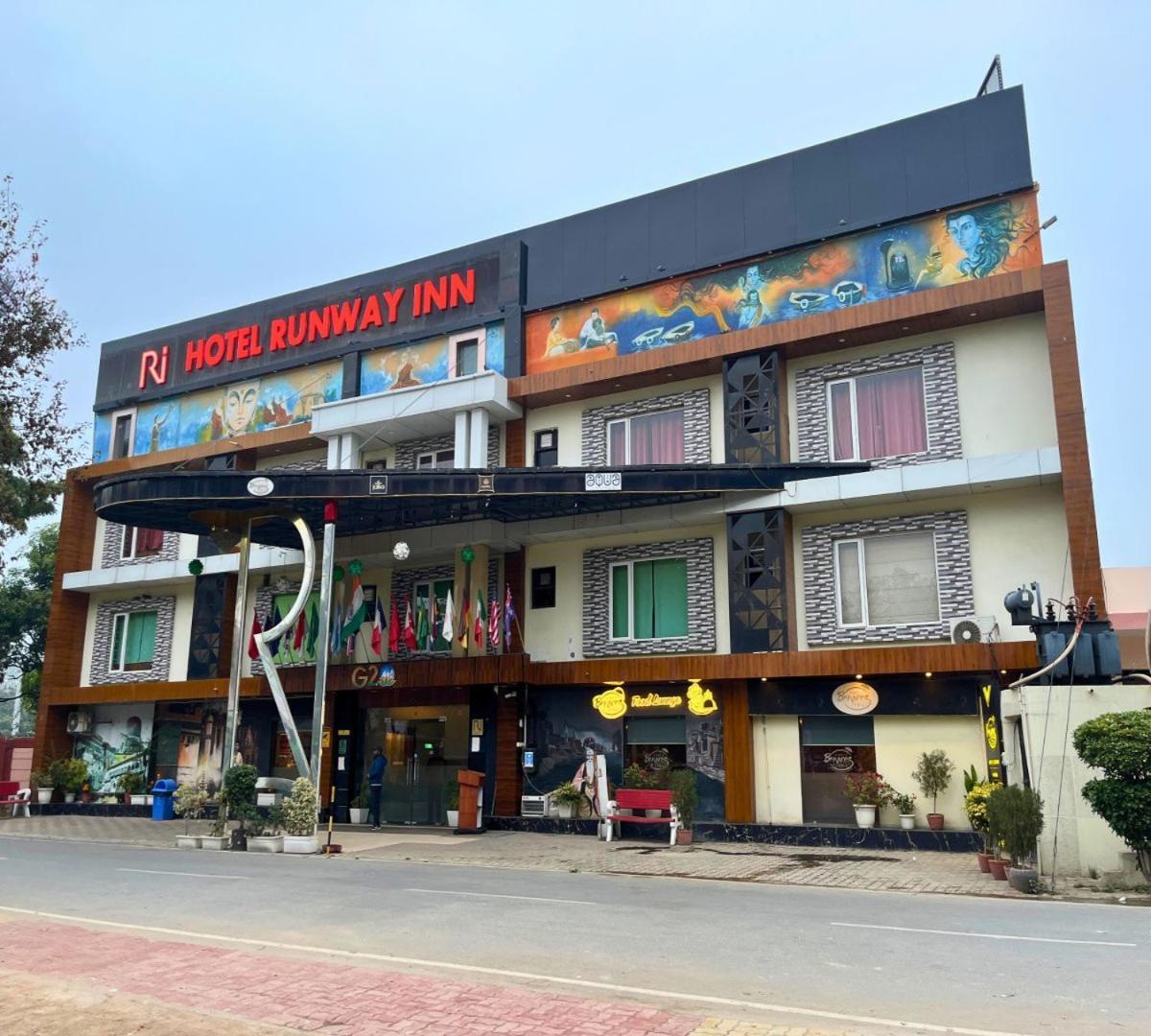 Hotel Runway Inn Pura Raghunath Luaran gambar
